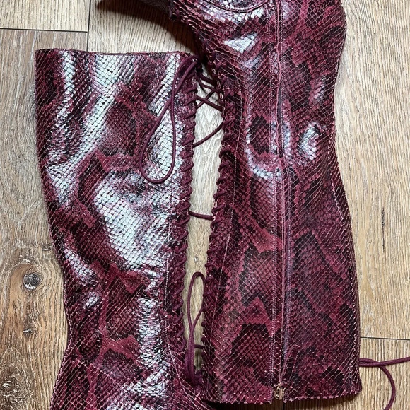 Kate Spade Lake Maroon Snake Embossed Lace Up Boots Size 10M - Picture 5 of 12